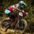 Гонщица на трассе даунхилла Crankworx Whistler