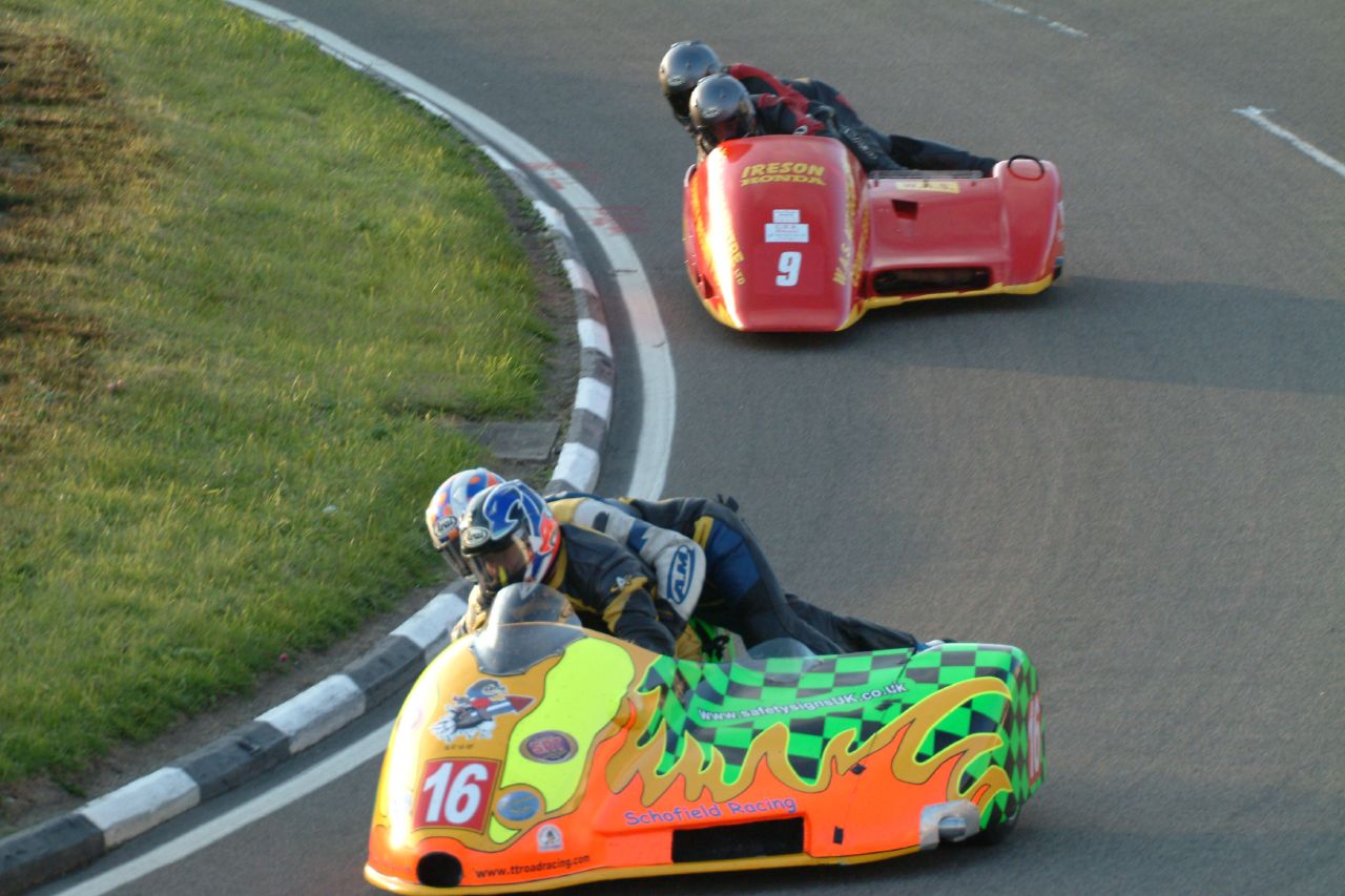 Гонка колясок (сайдкаров) на Isle of Man TT