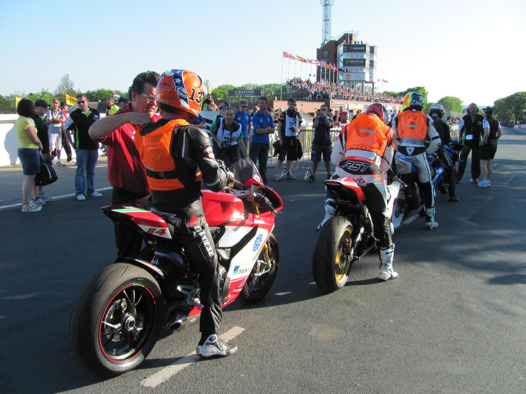 Стартовая линия Isle of Man TT на Glencrutchery Road